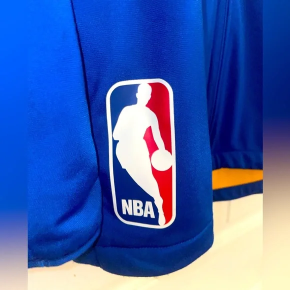 NBA Golden State Warriors 4X Champion Jacket Adifas Size Med. Perfect Condition - Picture 4 of 9